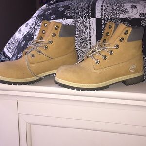 Timberland boots boys size 5.5/ woman’s size 7.5